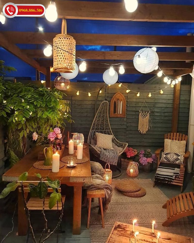 Đèn trang trí luôn là món đồ decor ban công được các bạn nữa đặc biệt yêu thích - Mẫu 1