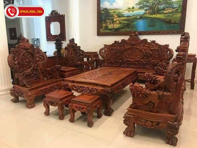 Gỗ sưa cứng nhưng lại dẻo, có mùi thơm mát, khi đốt tàn tro có màu trắng đục