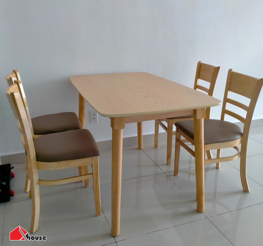 TOP+50 Bộ bàn ăn chung cư đẹp, trang nhã, hiện đại 2026 26 Bộ bàn ăn 4 ghế gỗ tự nhiên nhỏ gọn cho gia đình